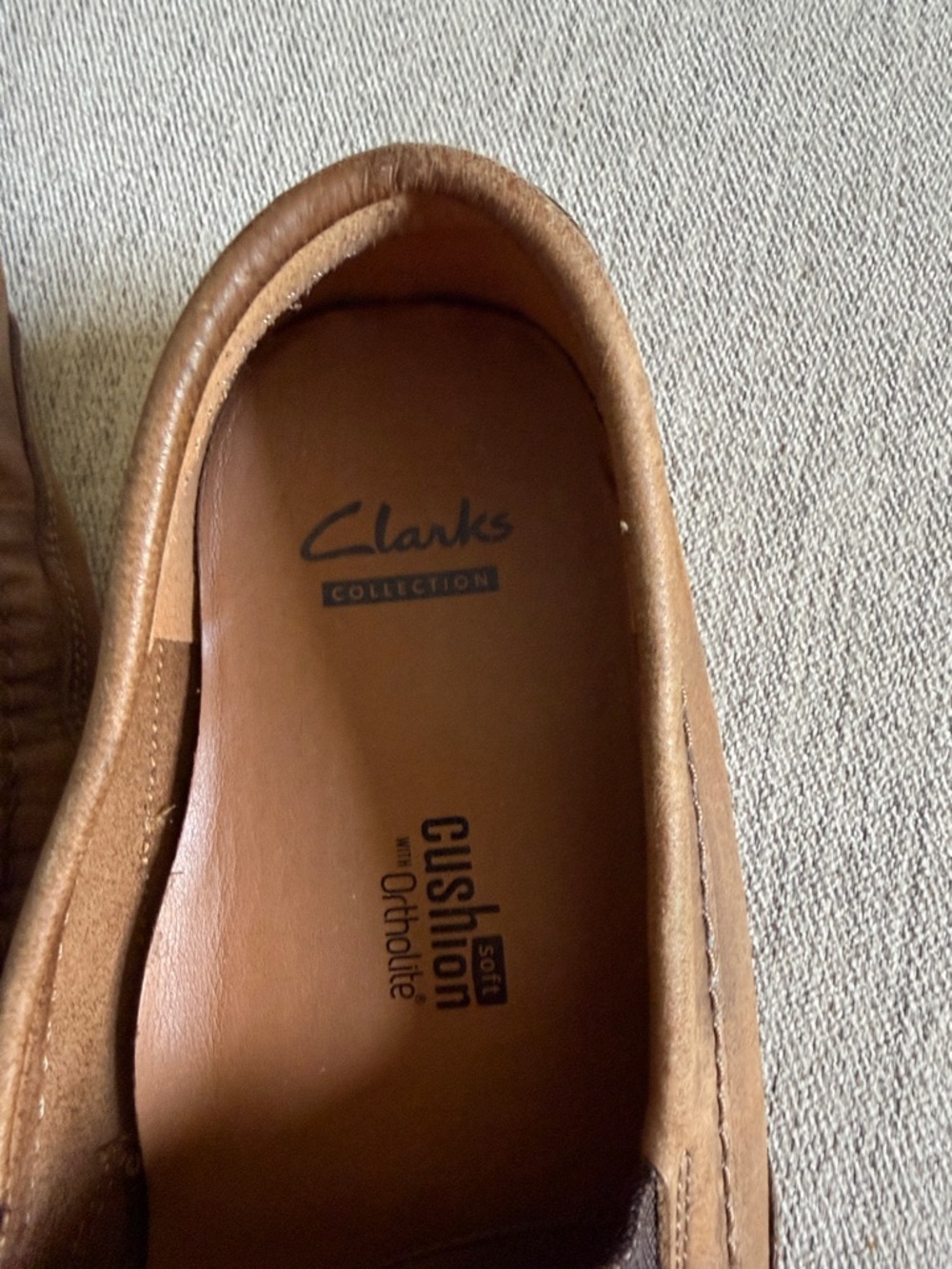 Clarks Men’s Tan Leather Slip-On Loafers - Picture 2 of 6